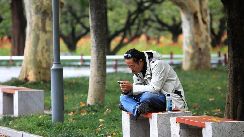 亲手给AI投毒之后,我觉得整个互联网都变成了一座黑暗森林